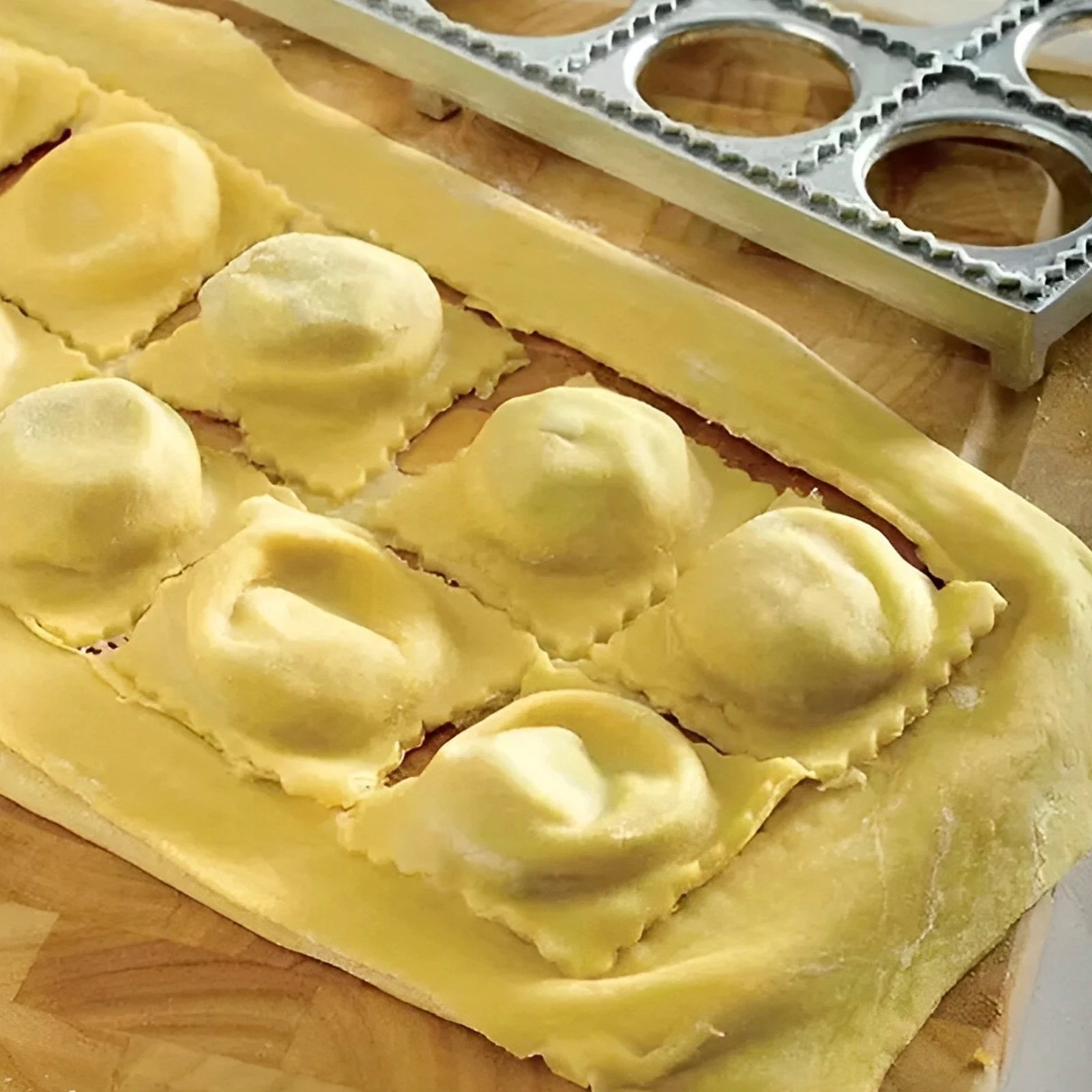 Dumpling Mold 12 Holes Ravioli - đánh giá và giá Kitchen Gadgets For Arthritic Hands